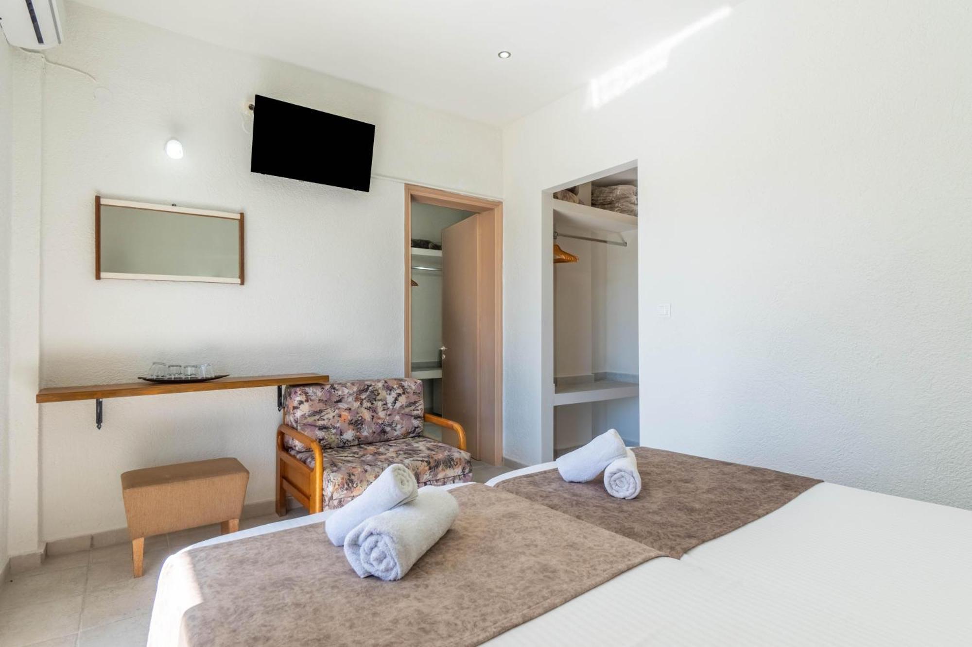 Angela Hotel & Apartments Гоувия Экстерьер фото