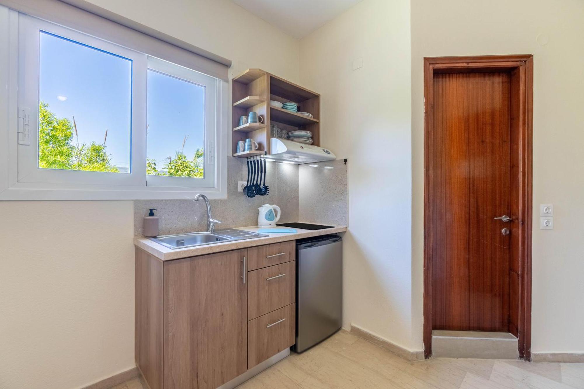Angela Hotel & Apartments Гоувия Экстерьер фото
