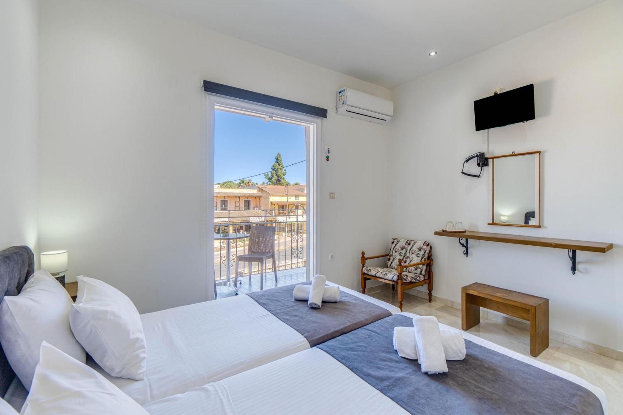 Angela Hotel & Apartments Гоувия Экстерьер фото