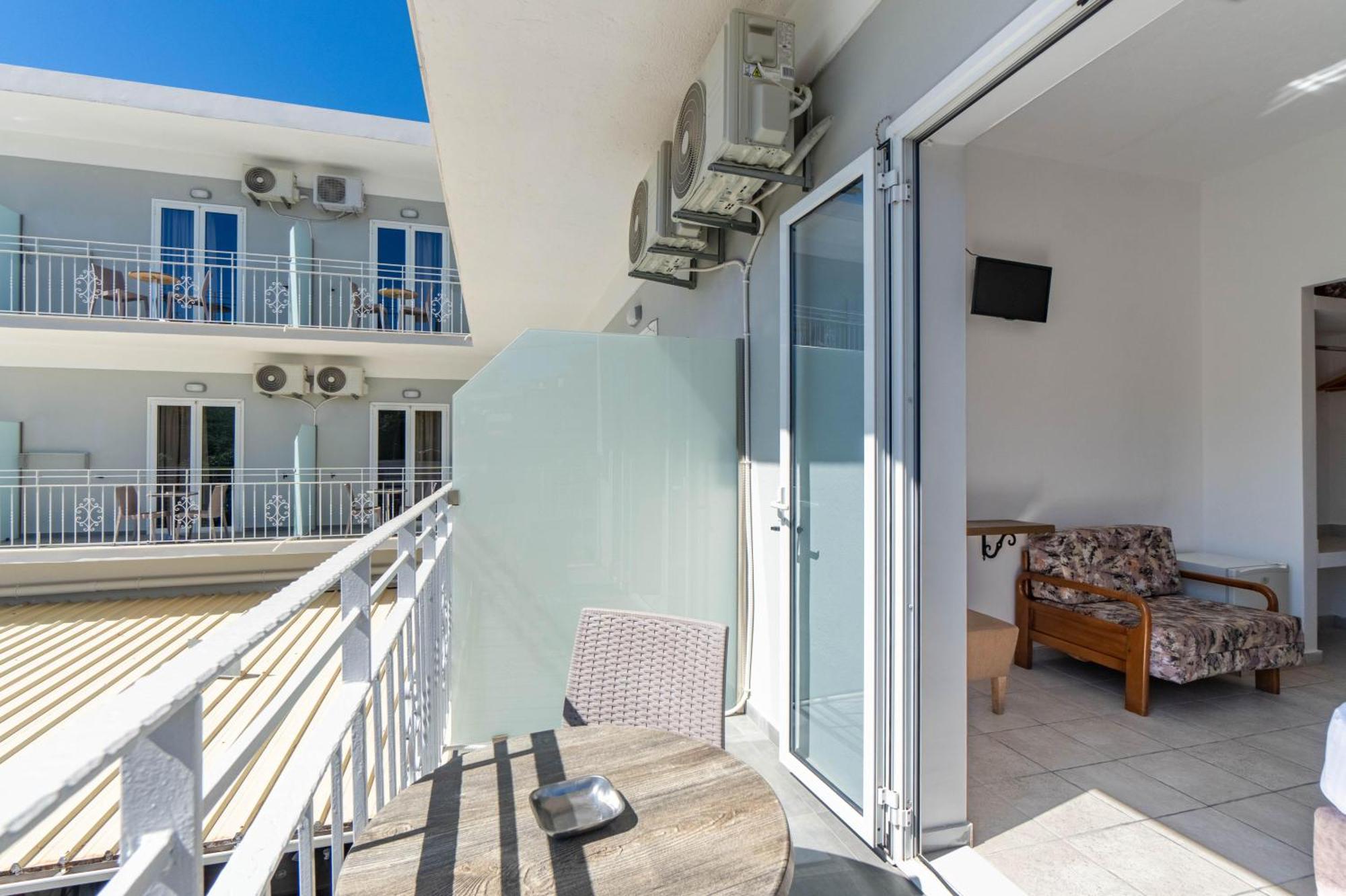 Angela Hotel & Apartments Гоувия Экстерьер фото